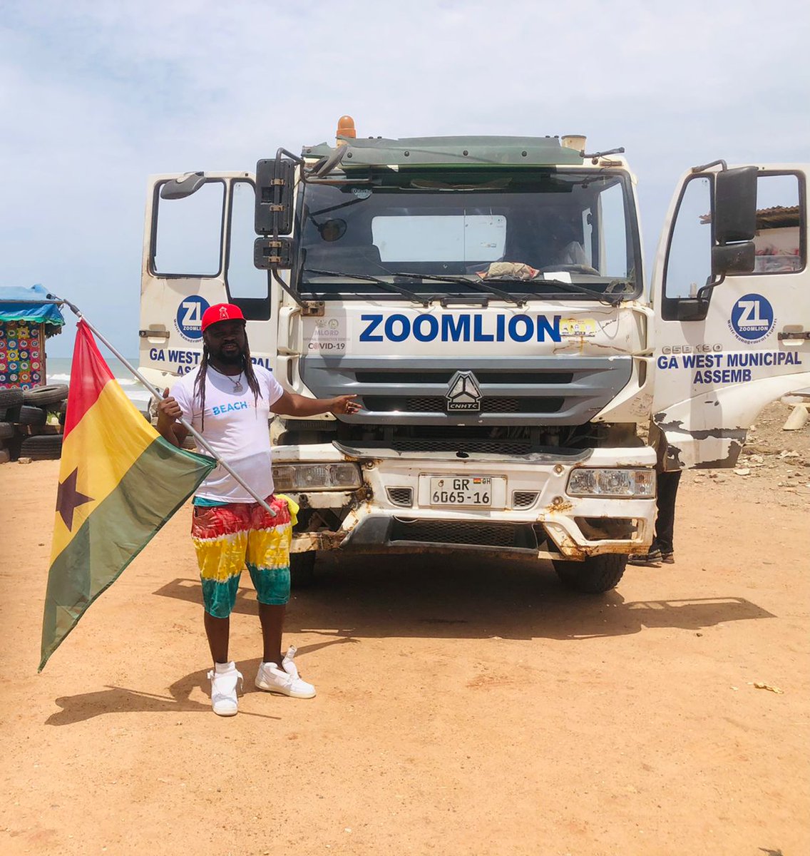 LETSGOCLEANTHE1's tweet photo. Keep doing good and thanks to @ZoomlionLtd @beach_token @EcoZoil 
Join us tomorrow Earthday beach cleanup https://t.co/iMB4kEtHaJ