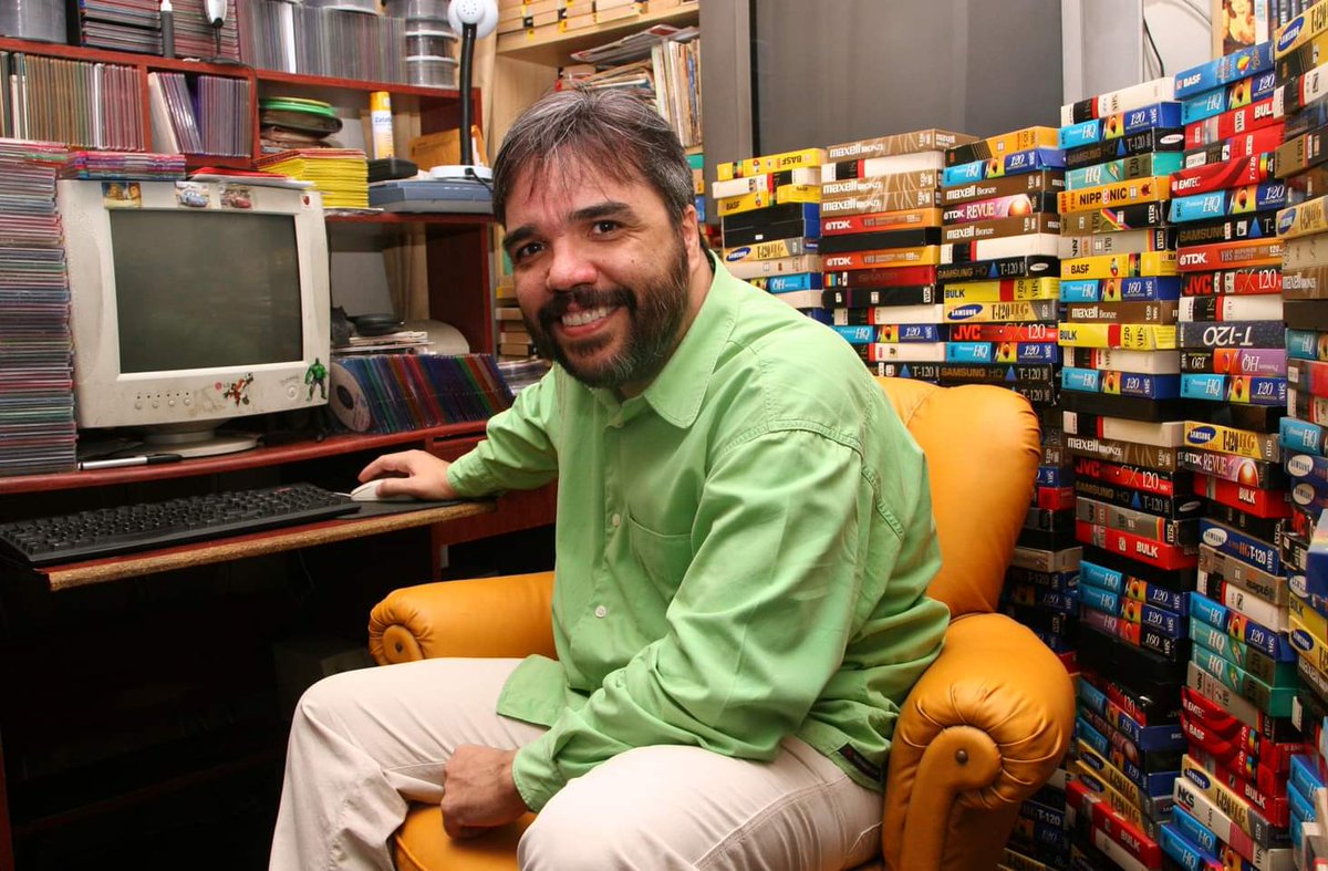 Marckezini1's tweet photo. Infelizmente perdemos hoje José Marques Neto, o Marque Neto, criador do Mofo TV.
Neto, que foi o pioneiro na divulgação da memória da TV brasileira no YouTube, deixa não apenas arquivos, mas amigos que o amam e sentem uma saudade imensa.
Que descanse em paz meu querido amigo 😞 https://t.co/7y2vYzyNOT
