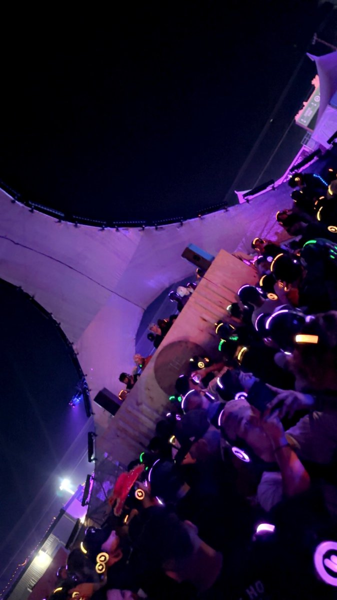 Apple_Sida's tweet photo. @coachella From disco to sunrise… 💃🏾🪩🕺🏻🌅 https://t.co/sjYlRByaKt