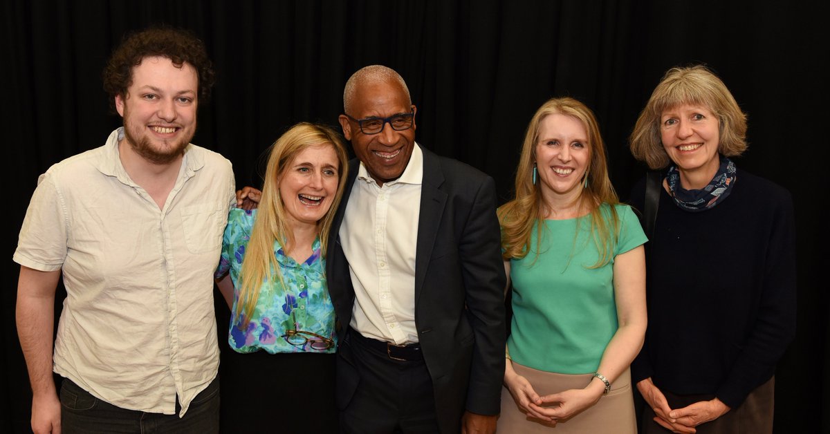 HomertonCollege's tweet image. 🐉@cressidacowell lit up Homerton&apos;s biggest auditorium last night with a superbly dynamic @pearcelecture on #lifechanginglibraries.   Read the gorgeous article reporting on it, on the lecture website.  Thank you Cressida! 

pearcelecture.com/how-to-train-y…