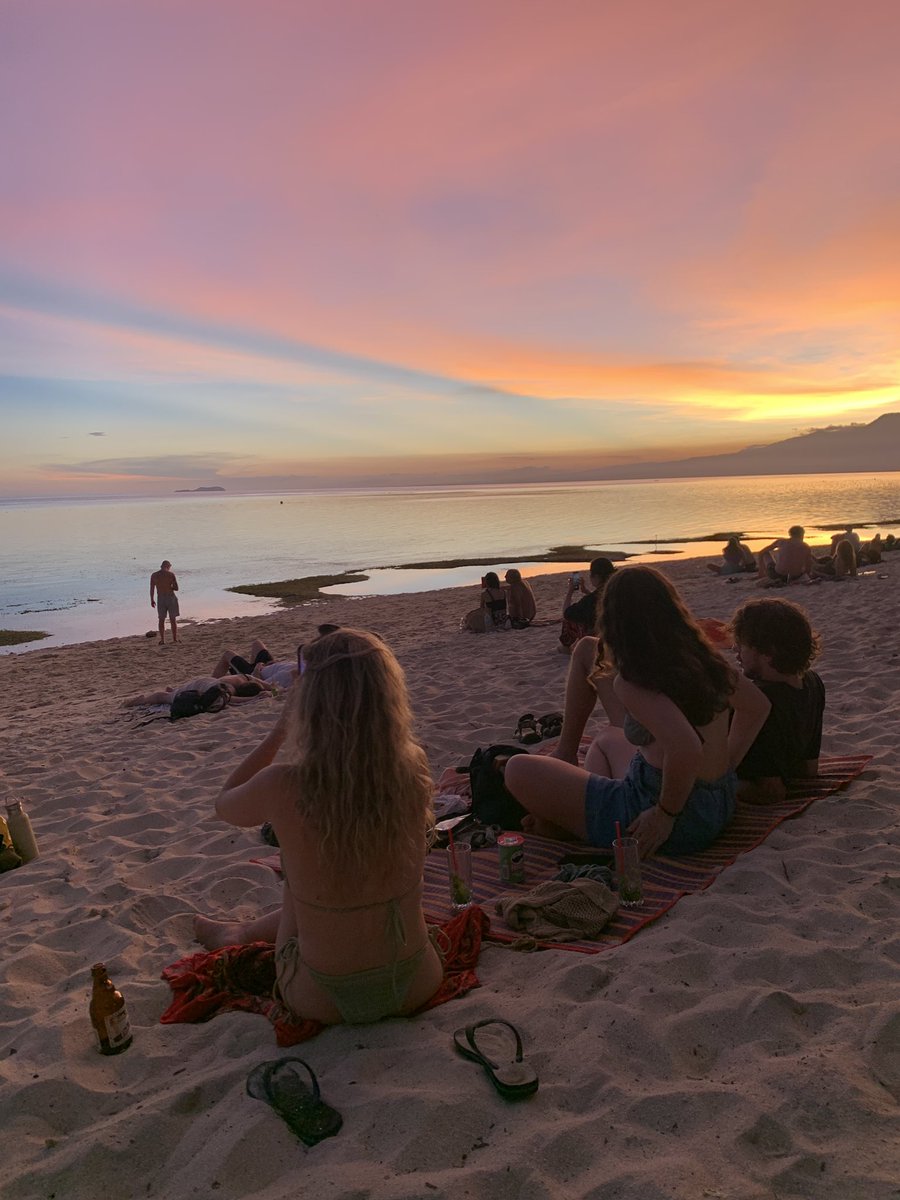 Mark_Dy's tweet photo. Such a unique Sunset. #Siquijor https://t.co/y0aSbXFdfd