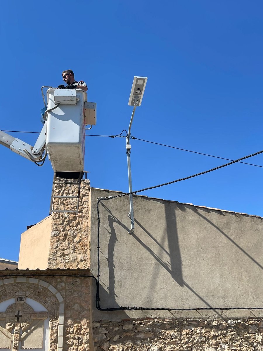 OFF_SHADE_'s tweet photo. "¡Grandes noticias! Off Shade ha comenzado las instalaciones de nuestras farolas solares inteligentes. ¡Únete a nosotros en este camino hacia un futuro más verde y brillante! #OffShade #SmartCities #EnergíaRenovable #IluminaciónInteligente #Sostenibilidad" https://t.co/lSouERsxra