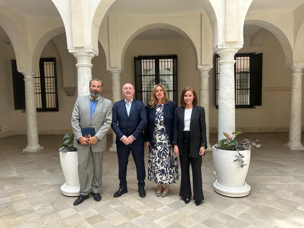 <a href="/thyssenmalaga/">Museo Carmen Thyssen</a> <a href="/rsanchezmlg/">Rosa Sánchez</a> El evento también ha contado con la participación del presidente del #MálagaSilverEconomyHub y de SeniorsLeading, Luis Castillo; la vicepresidenta ejecutiva de la <a href="/cemmalaga/">CEM</a>, Natalia Sánchez, y la vicepresidenta de la Asociación Digital Seniors, Nuria Domínguez. 

#MarcaMálaga