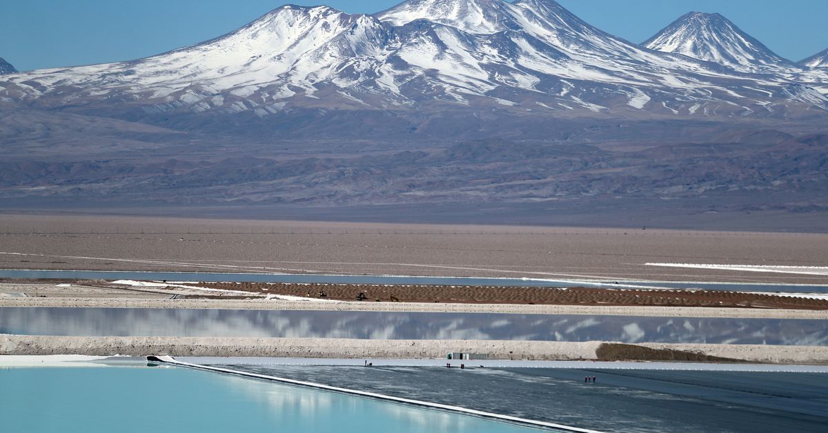 Twheater2's tweet photo. Factbox: World's biggest lithium producers https://t.co/TXRY0eiyn7 https://t.co/YM2aoUDeFf