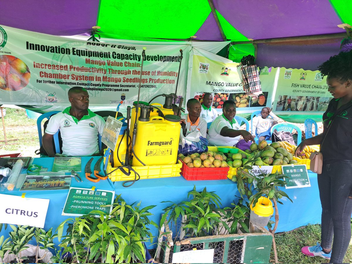 PollyFoundation's tweet photo. Today our team joined several CSOs and farmers based in Siaya County for a farmers field day held at Mur-Makanga centre.
#FaceOutEcosystemImbalance
#OurSharedWorld https://t.co/9BLLrcmBxB
