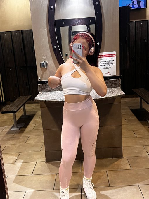 I <3 going to the gym w tight ass fitness clothes hopefully the pervs here are more motivated by my camel