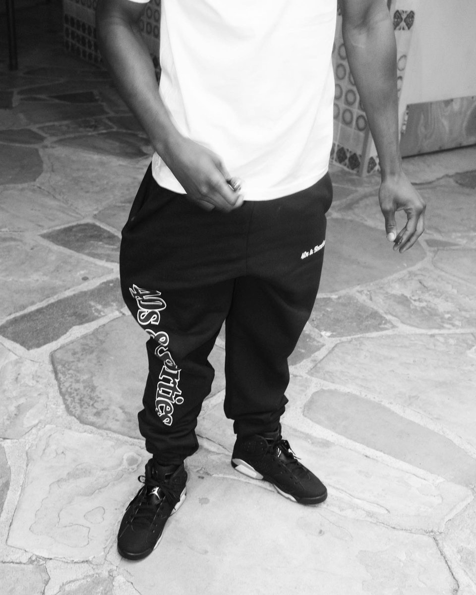 overmackin's tweet image. She’ll really do whatever for Benjamin Frank… Yea she say she Classy but When she wit DonDollas she go All The Way 🤷🏾‍♂️ #OffTheStrength 🥱 
#LosAngelesLifers 🏆 #GoGetIt. ⛹🏾‍♂️ 

L’s