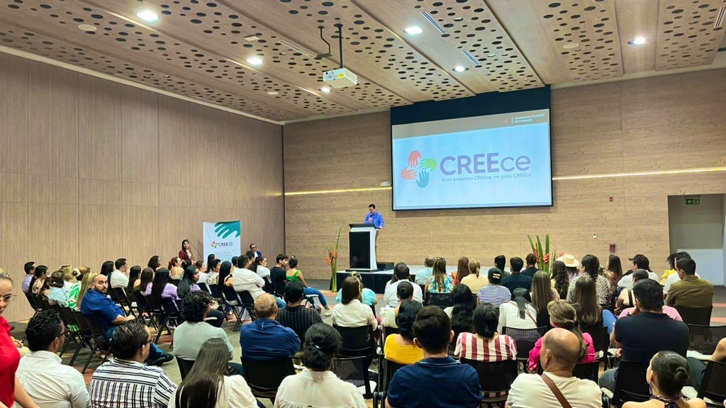 CCCASANARE's tweet photo. #Ahora evento de clausura del primer ciclo del programa #CREEce. Esta estrategia impactó a 100 empresarios de los sectores de gastronomía, moda, turismo e industria alimentaria. https://t.co/jyspFPnbUP
