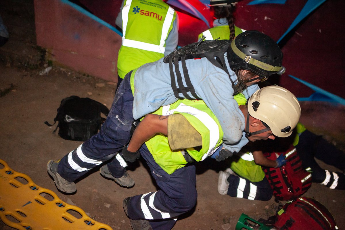 Escuela_SAMU's tweet image. Los talleres han incluido ejercicios tácticos, de rescate, excarcelación y detección de riesgos.
¡Enhorabuena a todos los participantes!
📸 Victoria Hidalgo
#emergenciassanitarias #CTF2023 #sanitarios #emergencias #urgencias