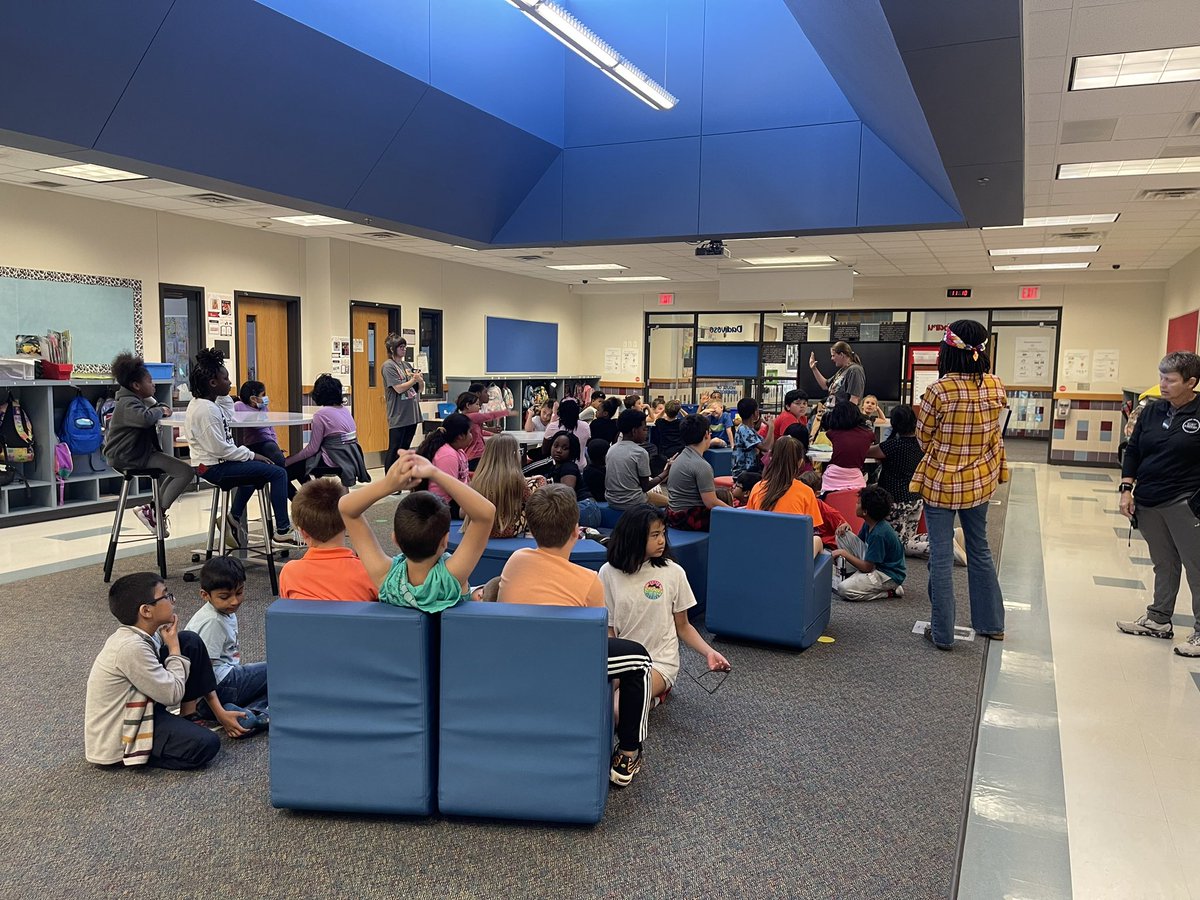 CheeseyChaffin3's tweet photo. 3rd &amp; 4th graders giving each other tips and tricks to help prep for STAAR. We are ready to ROCK STAAR! ⭐️🎸🎉 @ElliottLearners https://t.co/GMHJPnYrY1