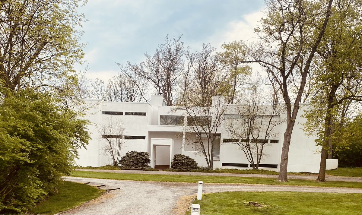 SRWoodward2's tweet image. if you make the trek 
to everybody’s tapes 
like s.r did today 2 get 
some of charlie Mingus 
&amp;amp; his changes and so on 
you make a left or a right 
depending on where from 
onto burning tree Ln where
secret elfin spacebase is at
#burningTree🌳#spacebase