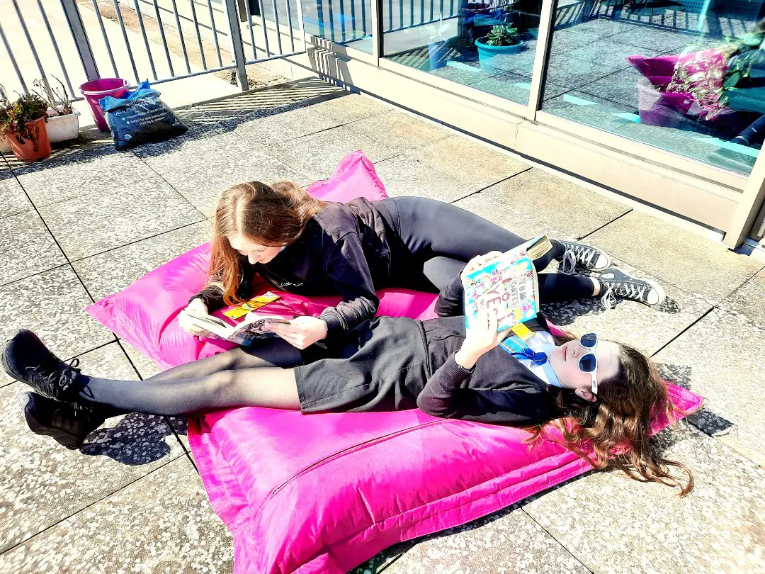 BrechinHighLib's tweet photo. INCLUSION -
First time using the balcony for classes this year! π Reading in the sunshine with Apple the therapet - what a brilliant end to the school week. Literacy Fridays are the best. π
#BrechinHighValues @CanineConcern #Therapet #ReadingForPleasure #ThisIsBrechin https://t.co/GTpeEBTNMy