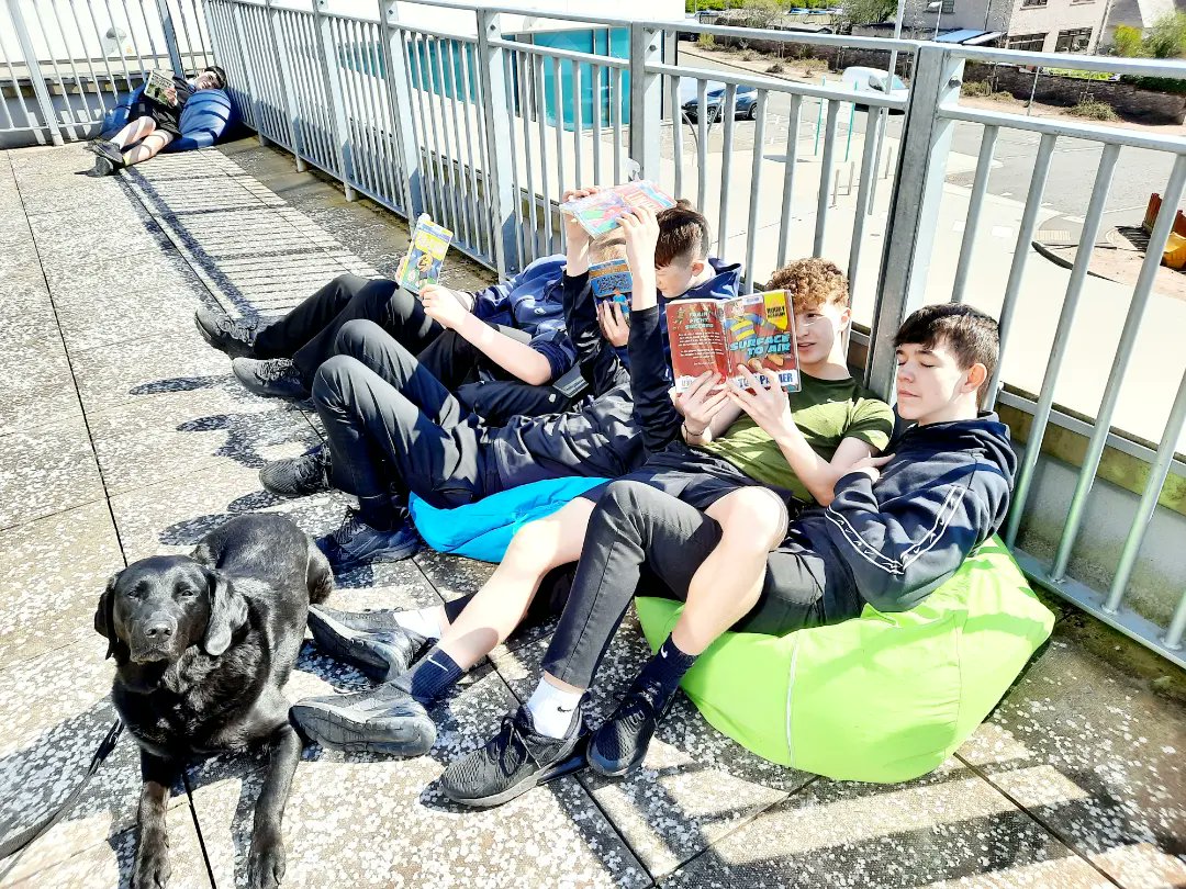 BrechinHighLib's tweet photo. INCLUSION -
First time using the balcony for classes this year! π Reading in the sunshine with Apple the therapet - what a brilliant end to the school week. Literacy Fridays are the best. π
#BrechinHighValues @CanineConcern #Therapet #ReadingForPleasure #ThisIsBrechin https://t.co/GTpeEBTNMy