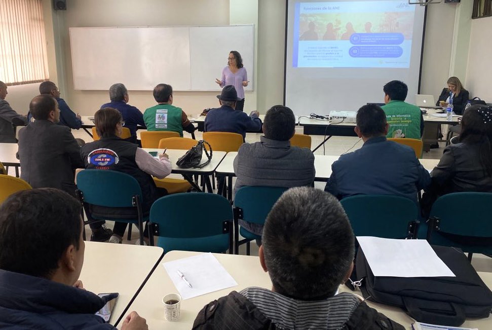 ANE_Colombia's tweet photo. ¡@ANE_Colombia sigue participando de las jornadas de #PrevenTIC 🙌!
Llegamos a #Pasto con @Ministerio_TIC para divulgar nuestro papel frente a la vigilancia y control del espectro y promover el cumplimiento normativo respecto a su uso📡. https://t.co/ZWB6uJd82w