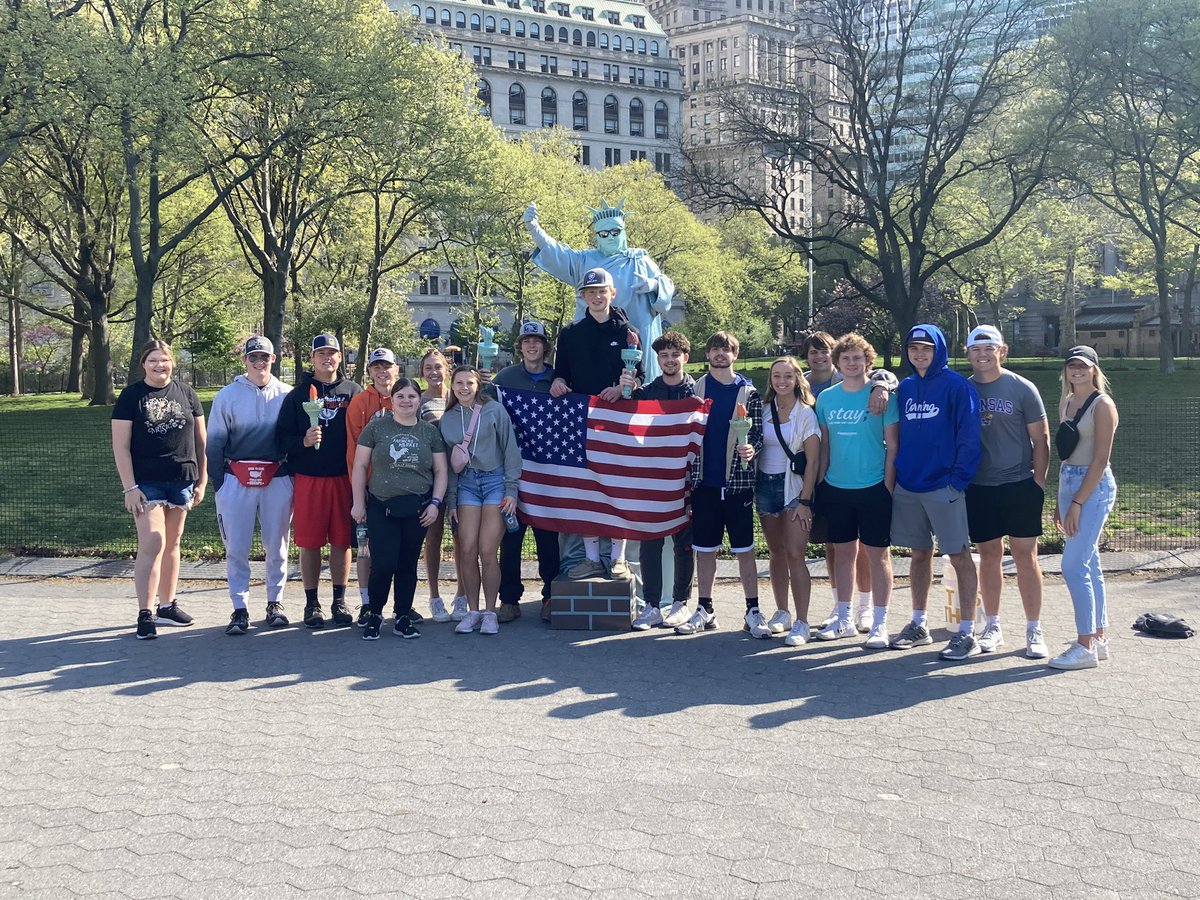 dustyt2286's tweet photo. Senior trip. Statue of Liberty. Ellis island next. @USD380Centralia https://t.co/9C8P2mbdba