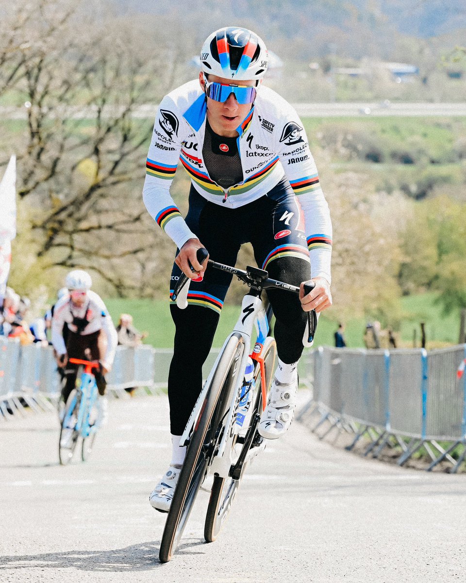 EvenepoelRemco's tweet photo. Full focus on Sunday.🔥🌈🐺#TheWolfpack https://t.co/iwqCmPHRaZ