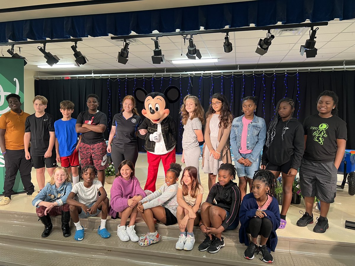 OCPSnews's tweet photo. @WaltDisneyWorld spread the magic to @LSE_OCPS by donating over $19K in gardening tools, inspiring little green thumbs for agriculture lessons in the school’s garden this fall! 🌱 @Fdn4OCPS #EarthDay2023 https://t.co/atqR6l0taw