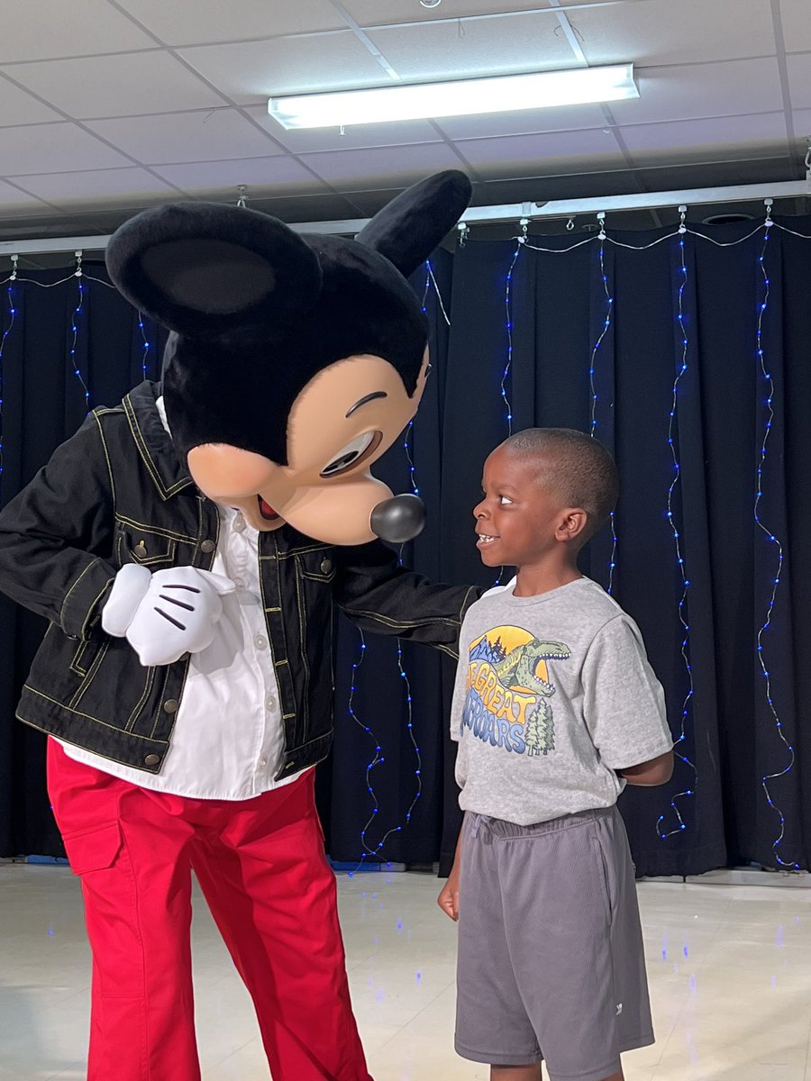 OCPSnews's tweet photo. @WaltDisneyWorld spread the magic to @LSE_OCPS by donating over $19K in gardening tools, inspiring little green thumbs for agriculture lessons in the school’s garden this fall! 🌱 @Fdn4OCPS #EarthDay2023 https://t.co/atqR6l0taw