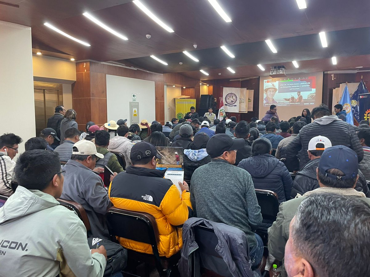 planetGOLD_PE's tweet photo. 📚Fortalecimiento de capacidades para una pequeña minería de oro responsable y formal en #Puno.

Nos encontramos en el 2⃣taller de capacitación presencial dirigido a mineras y mineros formalizados y en vías de formalización junto a @MinemPeru, DREM Puno y @OroResponsable. https://t.co/9lTrFvUZq9
