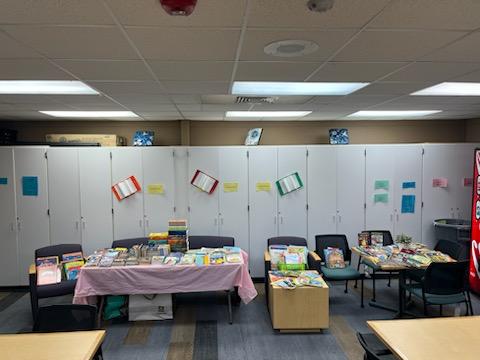 Jen4ord's tweet photo. Thanks to the efforts of Mrs. Connelly, Mrs. Tessoff and the generosity of those who donated from our community, teachers were able to pick books for their classrooms this morning! Books not able to be repurposed for Costello classrooms were donated to a school in Oak Park. https://t.co/yNKG8GGYFk