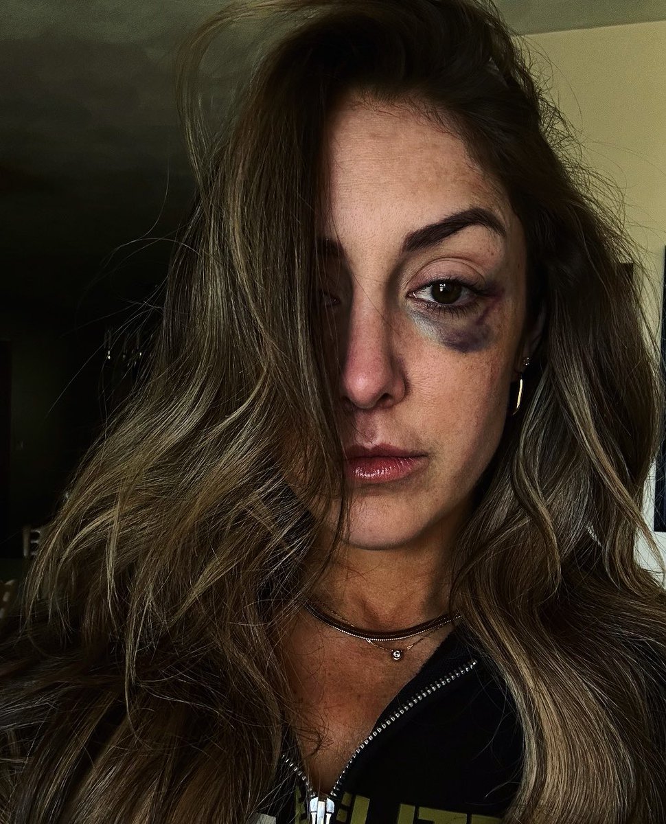 RealBrittBaker's tweet photo. 🖕🏻@IAmJericho @Saraya https://t.co/Lr3NQzSgKT