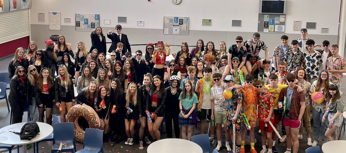 PortyAcad's tweet photo. Best wishes to the Class of 2023! Do well in your exams; good luck for beyond school and continue to be the best you can be as you move onto your next chapter. Keep in touch and see you at Prom. #ProudOfPorty 👍🏻⭐️🎉 https://t.co/0WSgZEreHv