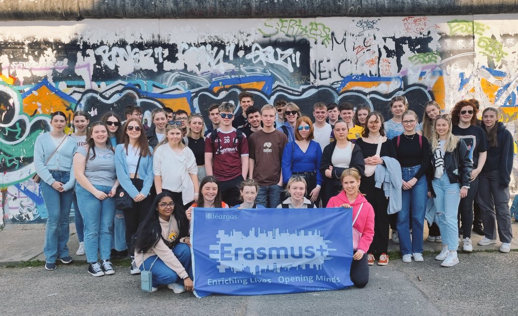 GerLyons6's tweet photo. The final morning of @EUErasmusPlus Exchange involved a walking tour of #Berlin,taking in many famous sites.We also got to visit @BerlinWall2021, followed by touring the former Stasi Prison - Berlin-Hohenschönhausen Memorial @Leargas @stbrigids_LR @Leargas_etwinn @eTwinningEurope https://t.co/SqGpDHj0Of