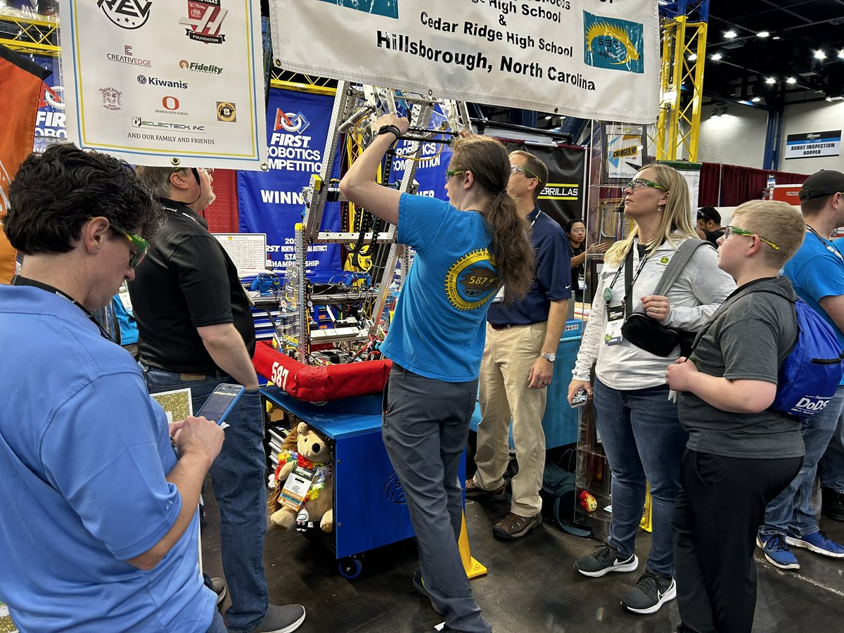 587Hedgehogs's tweet photo. @JohnDeere visiting now. Thanks for sponsoring us and @FIRSTweets organization. You’ve helped us all be successful. #jdinspires @PatrickOBarnes https://t.co/dKa2cLcpEY