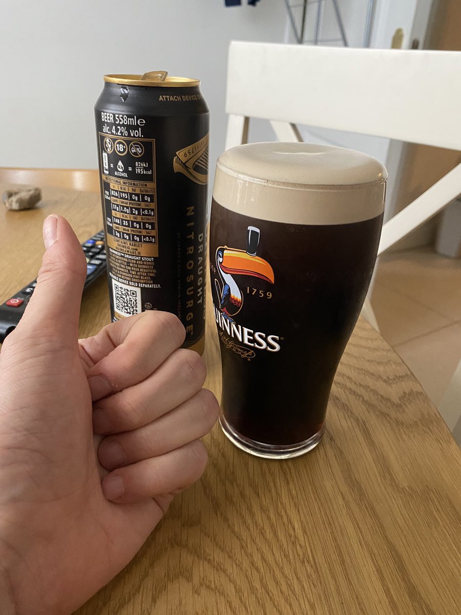 76Hangman's tweet photo. It friday bitches #domeathome @lfc_arrow @bigkehoesy @JamieIrishRed 🍻 https://t.co/eU5KKawIaI