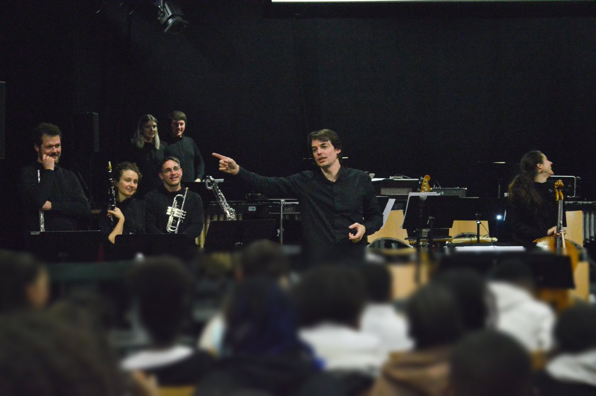 𝗦𝗧𝗥𝗘𝗘𝗧 𝗔𝗥𝗧 📷
Clap de fin de la tournée dans les collèges du Val-de-Marne !
Prochaine étape : les 12 &amp; 13 mai 2023 au @theatreathenee 
📷 Billetterie bit.ly/StreetArt-Athe…