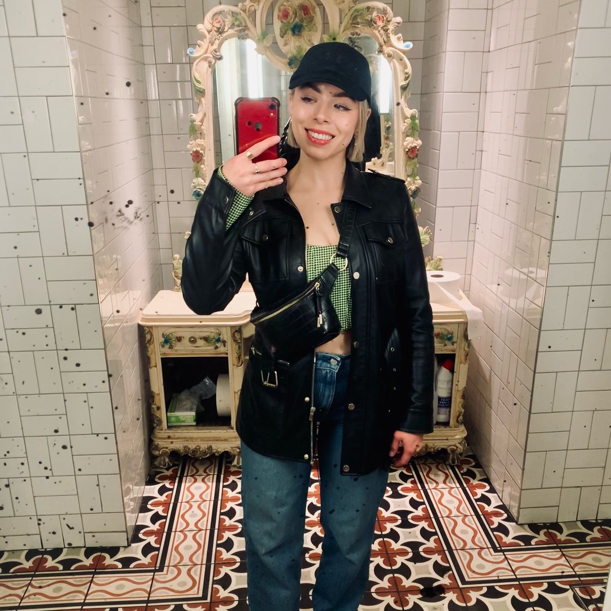 FyaFoxMusic's tweet photo. back from a little hiatus to let you know I’ll be performing tomorrow >22nd April< for Lord Mayor’s Day on the grounds of Belfast City Hall around 3:30pm🖤 if you’re around town come catch my set...
#belfastcityhall @belfastcc @OhYeahCentre #belfastcity #fyafox #lordmayorsday https://t.co/62Etipuf9G