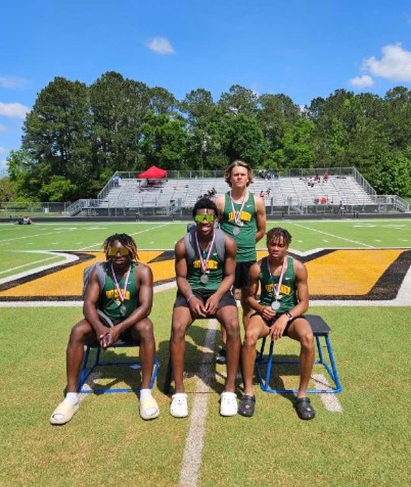 ECBucsTrack's tweet photo. 🌟Regional Qualifer🌟
EC-4X200
🥈 
⚡️1:30.69⚡️
@Chrisatdak @jacoby_perrault @5star_jarrell  Reid Todd https://t.co/JbjKpA7T2c