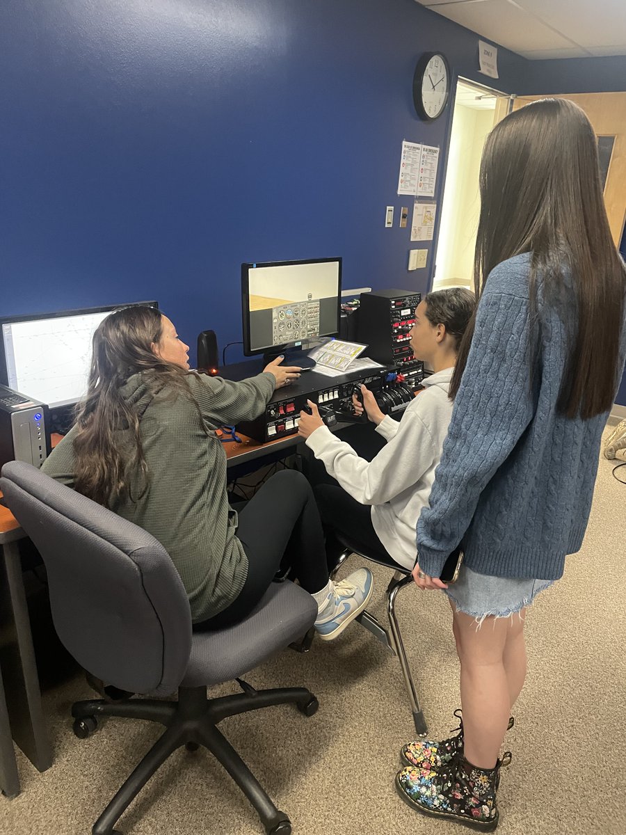 ErieEngineering's tweet image. Pre-Aerospace students started learning about the 6 basic instruments to control airplanes as well as VOR navigation. 🛫🛩️🧑‍✈️👩‍✈️✈️🛬 @ErieHighSchool @LizRussell_edu @ErieHighRobots @TigersPrincipal