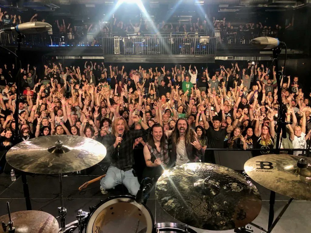 TONIGHT!
Come celebrate the legend of Nirvana and Kurt Cobain this Friday with <a href="/SLNIRVANA/">SMELLS LIKE NIRVANA</a> at The Vanguard! Get tickets/make a song request at buff.ly/40m01AF Doors at 7pm, and come early for <a href="/deadoriginal_/">Dead Original</a> playing songs from their first album ‘Bought and Sold’