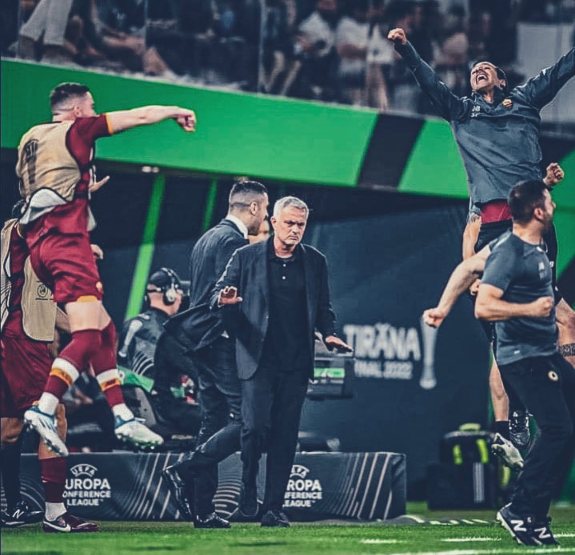 ChelsTransfer's tweet photo. “My choice would be Jose Mourinho with John Terry as his assistant. Chelsea fans would buy into that and I think Mourinho would have the strength to sort it all out. He’s still the Special One. Look at what he’s doing at Roma.”  (via @richardajkeys) https://t.co/GcHb0wbVpT