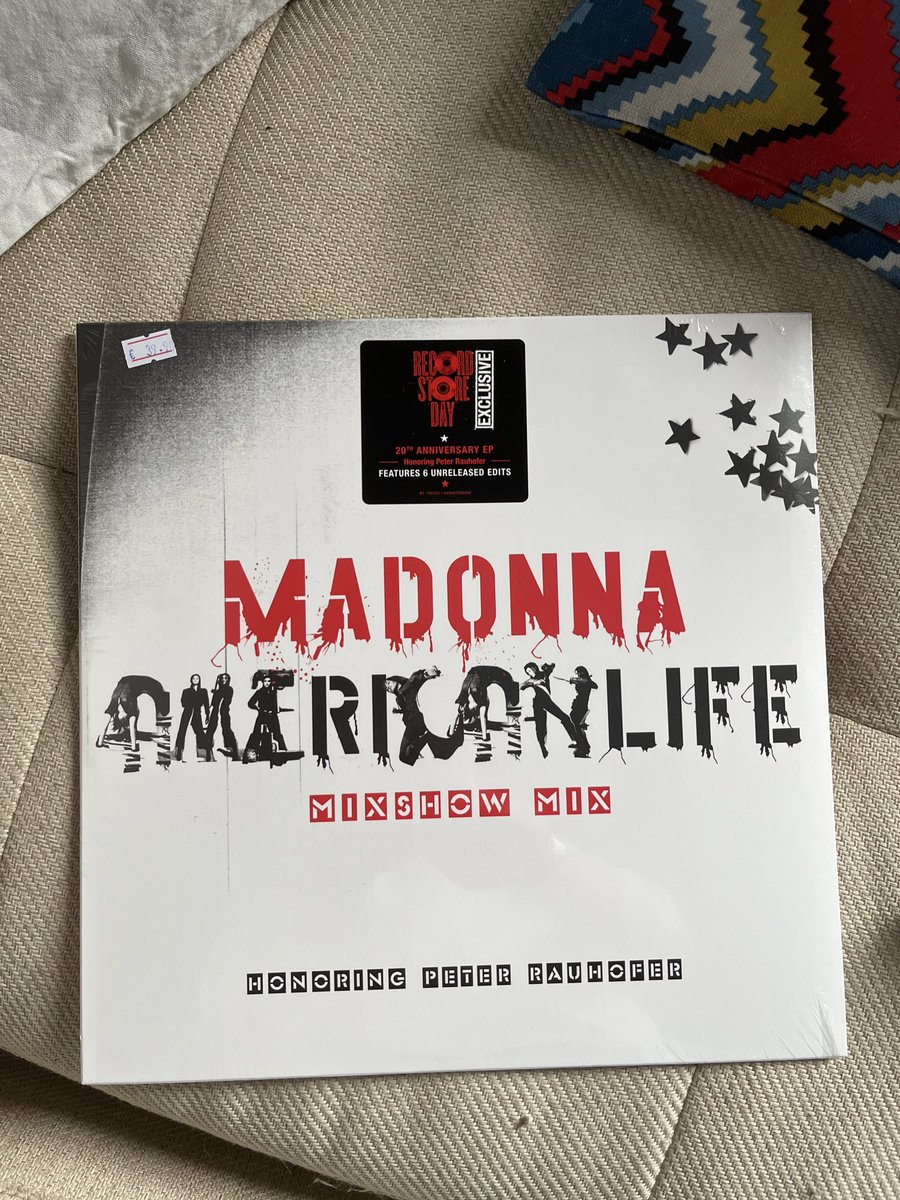 @Madonna #italiansdoitbetter 
Push the button
Don’t push the button
Trip the station
Change the channel…. #RecordStoreDay #AmericanLife #AmericanLife20