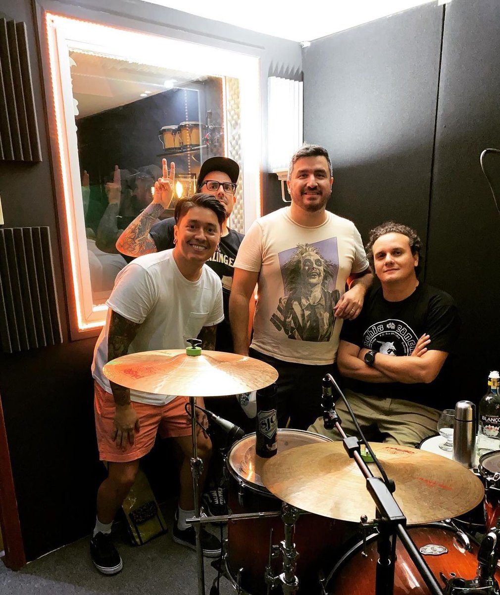 EspirituDel98's tweet photo. ¡Sábado 17 de junio, VUELVEN #InWait! 💥🙌
Síguelos 👉 https://t.co/YmVvRPJ4L7

No te los puedes perder en el concierto de los 25 años de #UniónPunk https://t.co/ZgOgSJzlp3 🎉🎉

Compra tu entrada 👉 https://t.co/ALaL9M4fj9 y gánate premios bacansísimos. 🔋🔋👍👍 https://t.co/Bogj002tbv