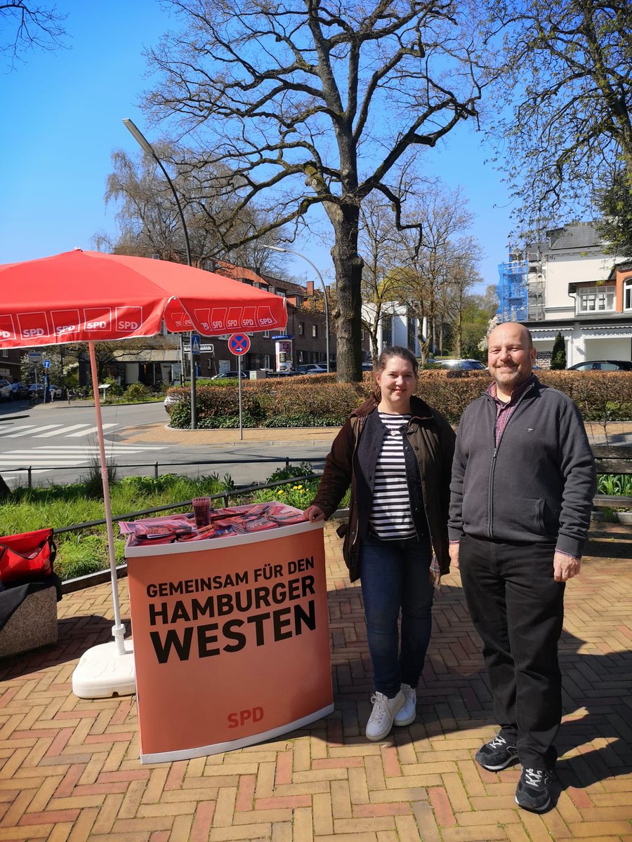 Heute waren <a href="/PSturzenbecher/">Philine Sturzenbecher</a> und ich im Rahmen der Dialogtour "Gemeinsam vor Ort" in Blankenese. Bei strahlendem Sonnenschein haben wir sehr interessante Gespräche mit Bürgerinnen und Bürgern geführt.