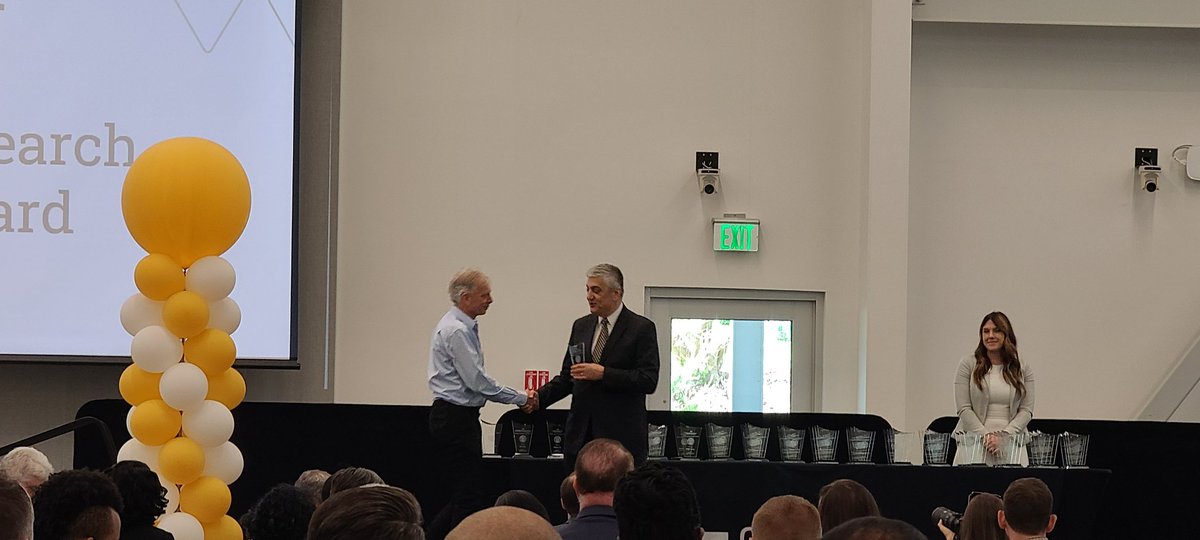 Vahid Eghbal Akhlaghi tweet media