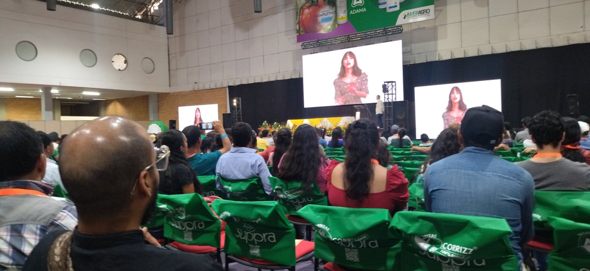 CenferSA's tweet photo. ¡En el #3dia de Agroferia la agenda academica y de actividades está imperdible!
El presidente de @Asohofrucol a nivel nacional Álvaro Palacios Pelaez fue invitado especial y conferencista en el segundo día del 8o. Congreso Internacional de frutas y hortalizas. https://t.co/GoMI44TU9s