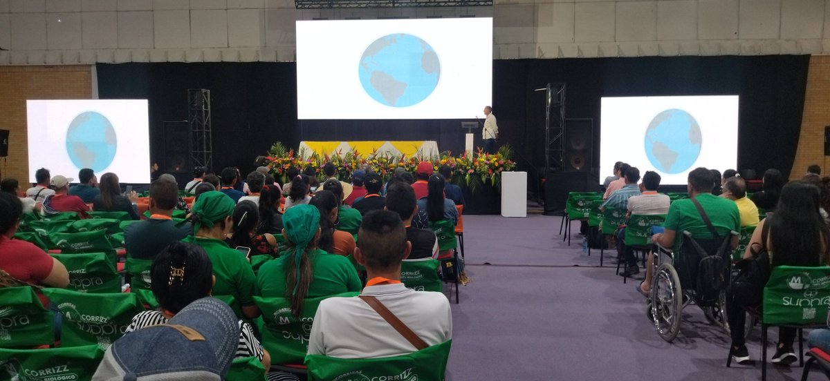 CenferSA's tweet photo. ¡En el #3dia de Agroferia la agenda academica y de actividades está imperdible!
El presidente de @Asohofrucol a nivel nacional Álvaro Palacios Pelaez fue invitado especial y conferencista en el segundo día del 8o. Congreso Internacional de frutas y hortalizas. https://t.co/GoMI44TU9s