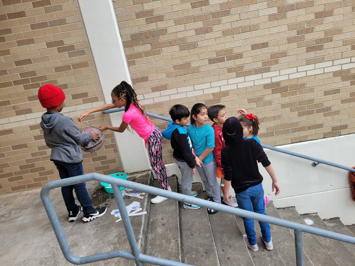 rosa_kinder's tweet photo. Make our piñatas 🪅 fiesta time. https://t.co/rRHsbUCI6S