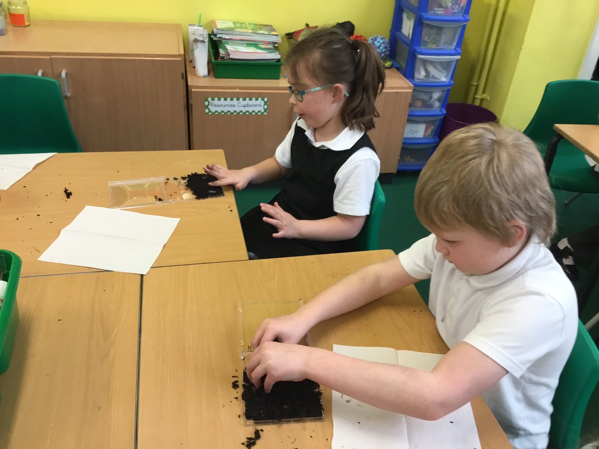 G_M_P_SClass2RM's tweet photo. We had a great time and got very messy hands today when we planted our seeds ready to observe them grow! https://t.co/GPXzpxpFt0