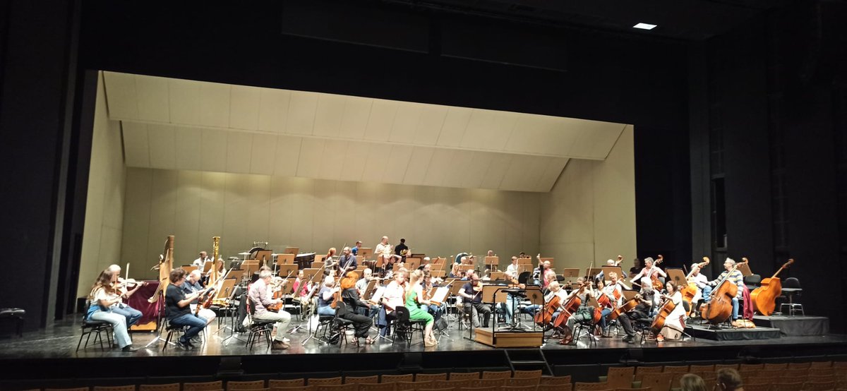 iescavaleri's tweet image. Jornada de música y leyendas en Sevilla. Varios grupos de 2º ESO asistieron ayer a un ensayo de la @SevillaROS y después realizaron una gymkhana en torno a las leyendas literarias en Sevilla organizada por @Sur_Tour Una jornada muy completa todos nuestros estudiantes.