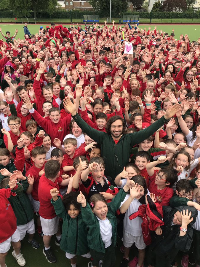 Pls Retweet!

I’m going back on the road for another UK Schools Tour 🙌

My goal is to meet &amp; exercise with over 10,000 kids across the UK ☺️

If you would like me to visit your school for a fun workout and a Q+A please click the link 💙

bit.ly/3Us194a