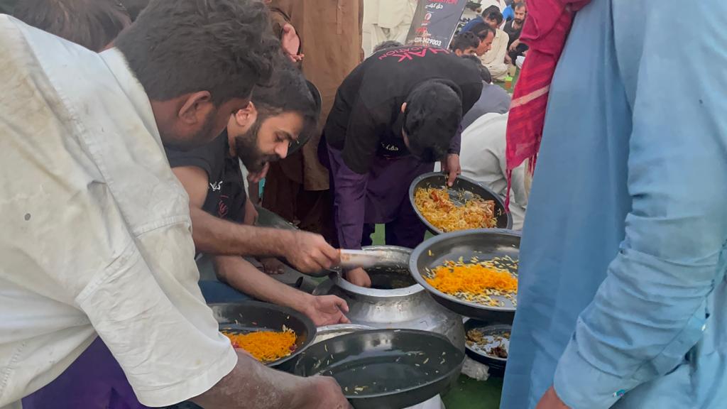 Hakfoundationpk's tweet photo. ۳۰ روزہ افطار کے مناظر

Contact details: 
03343429003
#charitypakistan #karachicharity #hakfoundation #ramadankareem #iftardrive #rationdistribution  #dastarkhwan #iftardastarkhwan #iftardastarkhuwan #donationpakistan #fundpakistan #ramadankareem #ramadan2023 https://t.co/MU22hRlqBp