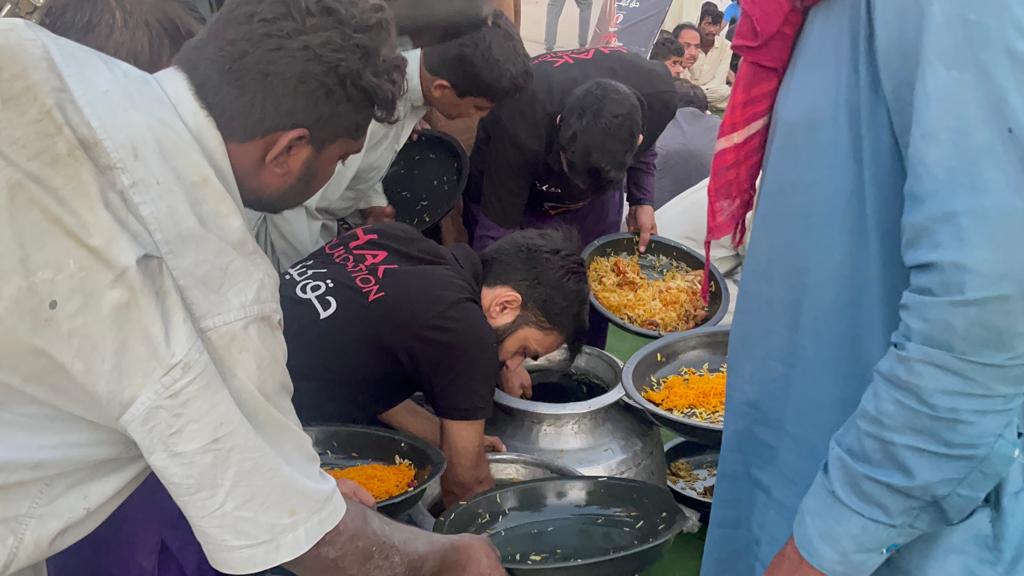 Hakfoundationpk's tweet photo. ۳۰ روزہ افطار کے مناظر

Contact details: 
03343429003
#charitypakistan #karachicharity #hakfoundation #ramadankareem #iftardrive #rationdistribution  #dastarkhwan #iftardastarkhwan #iftardastarkhuwan #donationpakistan #fundpakistan #ramadankareem #ramadan2023 https://t.co/MU22hRlqBp