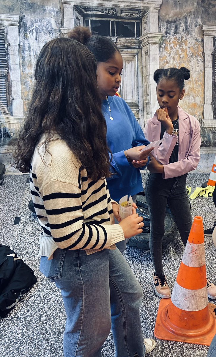 🏁 <a href="/GADDICTIONfr/">G-ADDICTION Jeunesse citoyenne</a> donne vie à l’escape game #SecuriteRoutiere au Collège Berthelot, à #Toulouse !
Vigilance et comportements citoyens : 1️⃣ journée, 8️⃣0️⃣ collégiens bénéficiaires d’une action d’ampleur construite avec le Conseil Local de Sécurité et de Prévention de la Délinquance.