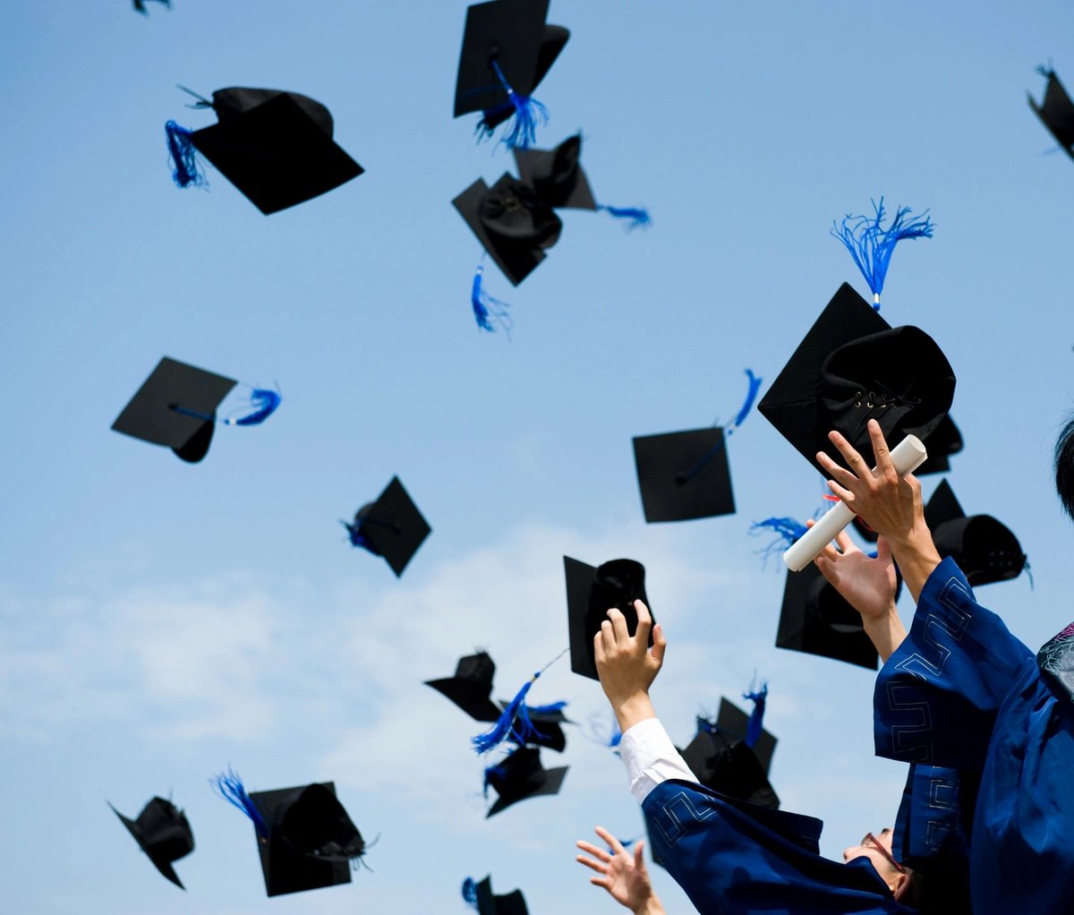 TimlerPro's tweet image. Planning a graduation party?  Get your house and patio cleaned and looking its best!  Contact us for a free quote today!

920-627-7649

#Graduation #CleanExterior #TimlerExteriorServices #HouseWash #PressureWashing

timlerpro.com