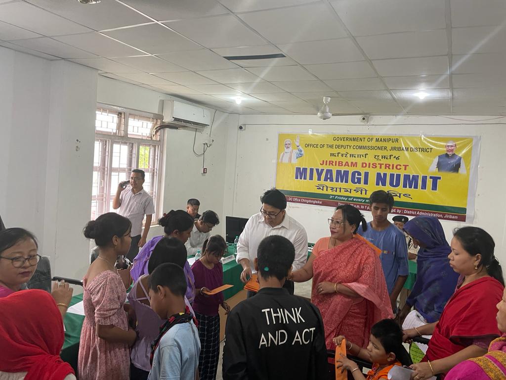 ManipurPlanning's tweet photo. Citizens of Jiribam District benefited from #MeeyamgiNumit held today at DC Office, Jiribam https://t.co/8v5VLNAZWb